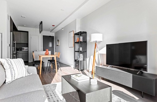 South Loop Apartment | Ideal South Loop 2BR w/Pool, BBQ & Gym, nr Grant Park, by Blueground