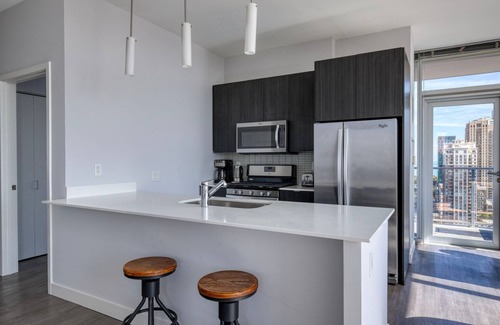 The Loop Apartment | Ideal South Loop 2BR w/Pool, Gym & Rooftop, nr L, by Blueground