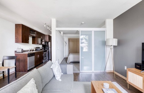 Wallingford Apartment | Ideal Wallingford 1BR w/W/D & Pets, nr shopping & bars, by Blueground