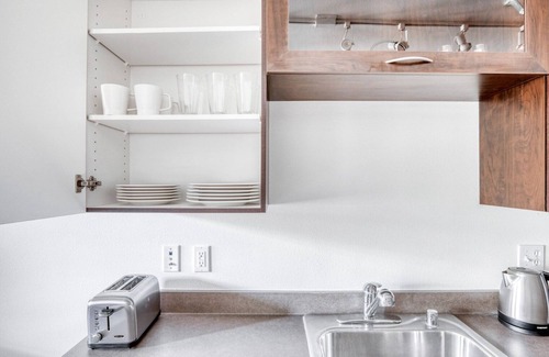 Wallingford Apartment | Ideal Wallingford 1BR w/W/D & Pets, nr shopping & bars, by Blueground