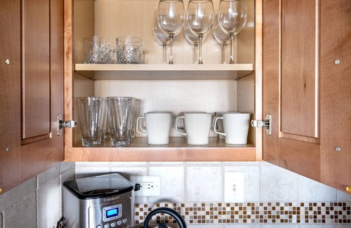 West End Apartment | Ideal West End 1BR w/Gym, W/D, walk to MGH & T Stop