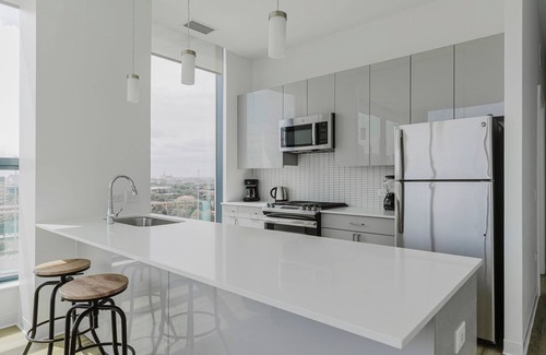 West Loop Apartment | Ideal West Loop 2BR w/Gym & Pool in heart of Greektown, by Blueground