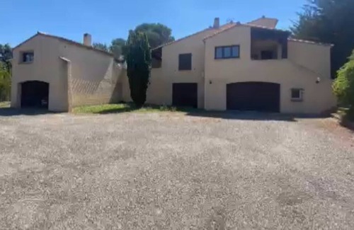 Lezignan-Corbieres Villa | Ideally located between the sea and historic sites, pleasant house in the pine forest