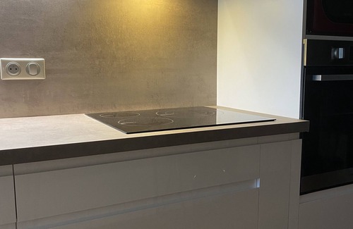 Roses Town Center Apartment | Ideally located 3-bedroom apartment with air conditioning and parking.