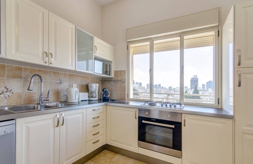 Tel Aviv Apartment | Ideally located in the heart of Tel Aviv and very close to the best beaches