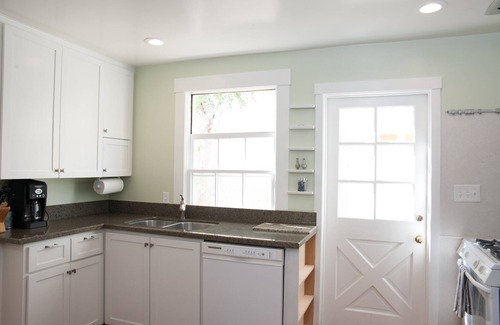 Lower State House | Ideally Located! West Beach Spacious 1-Br/1-Ba With Amazing Rooftop Garden!