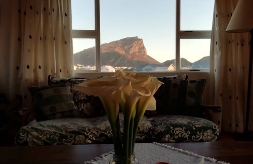 Pringle Bay House | Ideally Located with Views - 100m to Beach, 1 h to Cape Town, South Africa