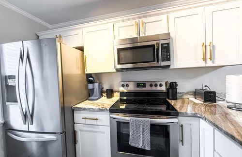 Walnut Creek House | Ideally Situated 2BR 2ensuite Townhome in Raleigh