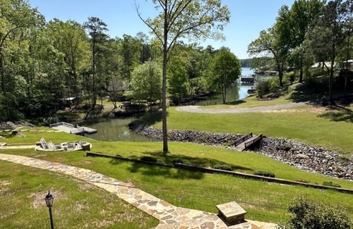 Eclectic House | Idle Speed Lake Martin - Newly remodeled spacious 5br/3.5 Ba. Lakefront home