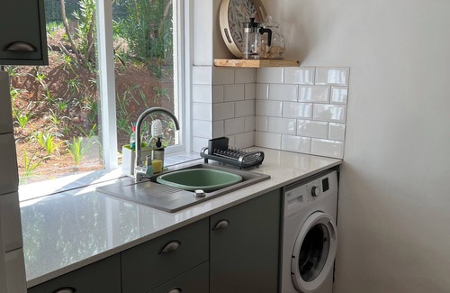 Constantia Cottage | Idyllic 2-Bed family-friendly Cottage with Pool, Garden & Stunning Views
