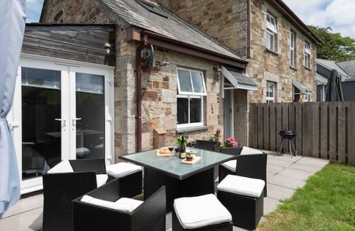 Withiel House | Idyllic 3 bedroom property with private patio and enclosed garden