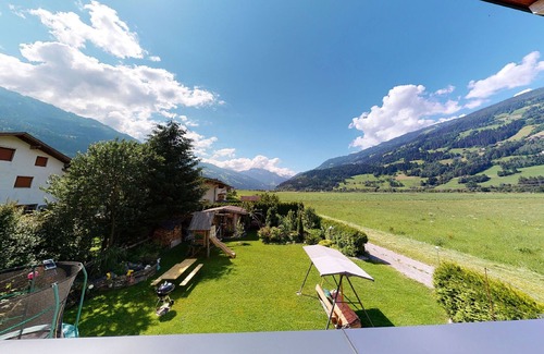 Stumm Apartment | Idyllic apartment in Stumm with panoramic view