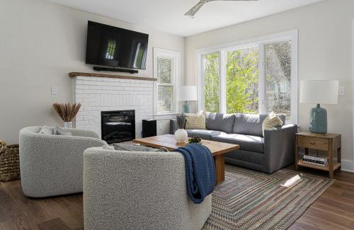 Mars Hill House | Idyllic Asheville Countryside Home on 70 Acres