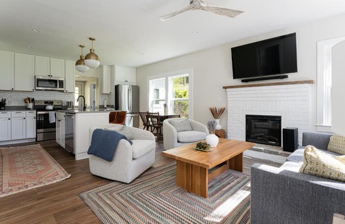 Mars Hill House | Idyllic Asheville Countryside Home on 70 Acres