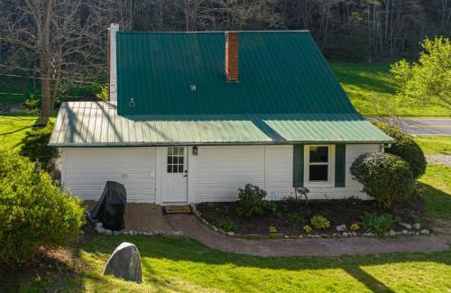 Mars Hill House | Idyllic Asheville Countryside Home on 70 Acres