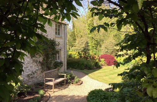 Winson Cottage | Idyllic Cotswolds Cottage in Secluded Riverside Setting in unspoilt Winson