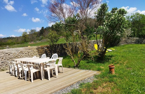 Domeyrat Cottage | Idyllic Countryside Getaway with Spacious Garden, Near Historic Domeyrat