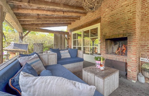 Lage Mierde House | Idyllic detached house with hot tub and garden