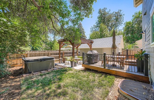 Longmont House | Idyllic Downtown Longmont 5-BDR Retreat