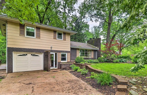 Glen Carbon House | Idyllic Glen Carbon Home w/ Screened-In Porch