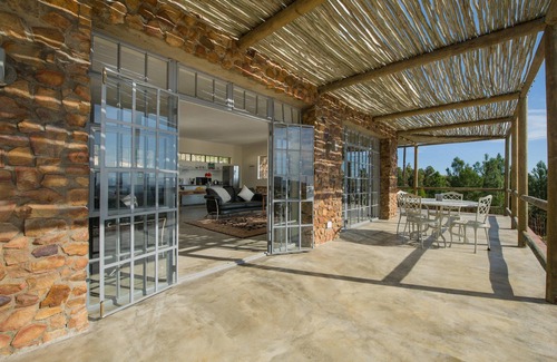Paarl House | Idyllic holiday home in front of a majestic mountain backdrop