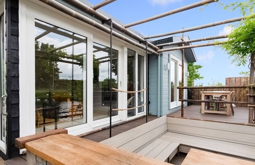 Ooltgensplaat House | Idyllic Holiday Home in Ooltgensplaat with Private Terrace