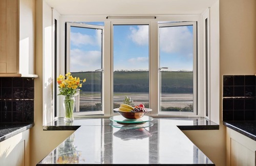 Newquay House | Idyllic house located on the Gannel Estuary with a few minutes walk to the beach