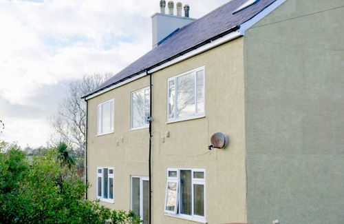 Holyhead Apartment | Idyllic island getaway