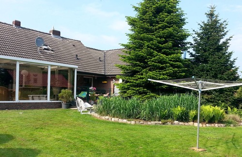 Leezdorf Apartment | idyllic location, upper floor, large sunny terrace, barbecue, pets welcome