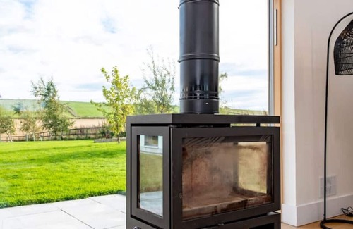 Westhill Cabin | Idyllic lodge with wood burner