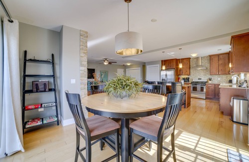 New Buffalo Condo | Idyllic New Buffalo Condo: Walk to Beach & Shops!
