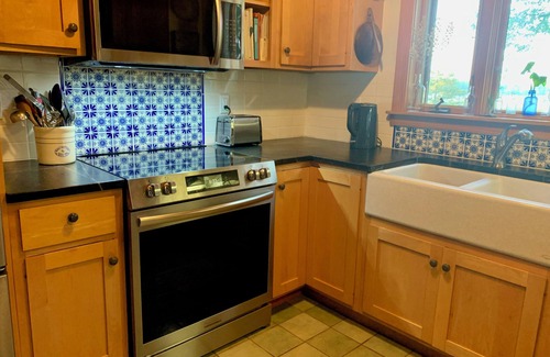 Oxford Cottage | Idyllic private waterfront location within walking distance to historic Oxford!