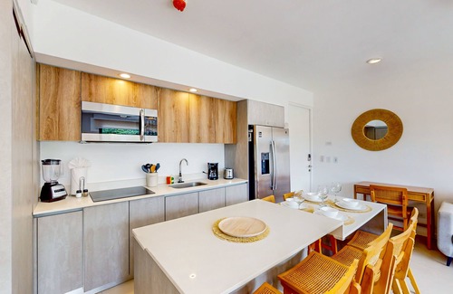 Jaco Apartment | Idyllic rainforest hideaway with turquoise pool & open layout - near the beach