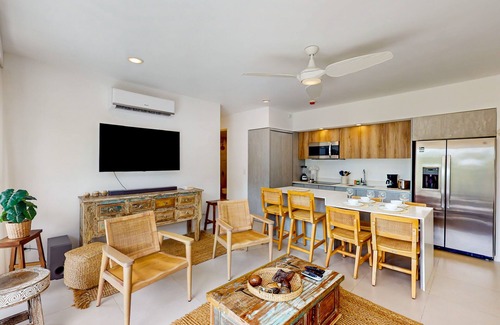 Jaco Apartment | Idyllic rainforest hideaway with turquoise pool & open layout - near the beach