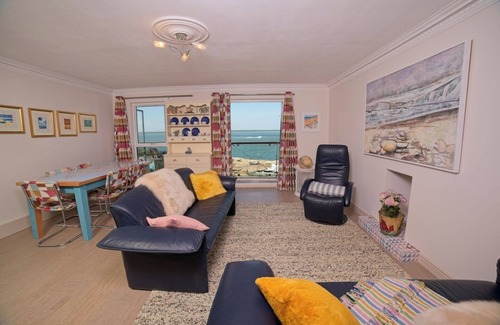 Yarmouth House | Idyllic seaside retreat. Stunning sea views in nature reserve.