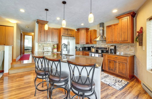 Hidden Valley Condo | Idyllic Somerset Condo: Ski, Hike & Relax!
