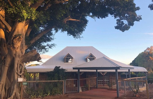 Childers Cottage | Idyllic stone cottage in the heart of Childers.