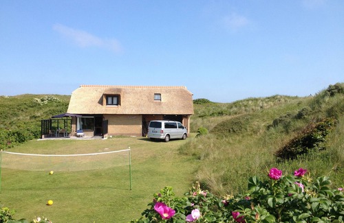 Municipality of Ameland House | Idyllic thatched cottage in close proximity to the beach