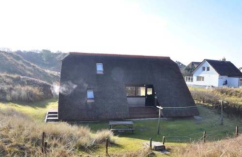 Municipality of Ameland House | Idyllic thatched cottage in close proximity to the beach