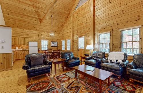 Northport Cabin | Idyllic three-bedroom dog-friendly cabin w/full kitchen, fireplace & hiking