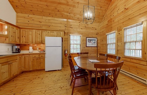 Northport Cabin | Idyllic three-bedroom dog-friendly cabin w/full kitchen, fireplace & hiking