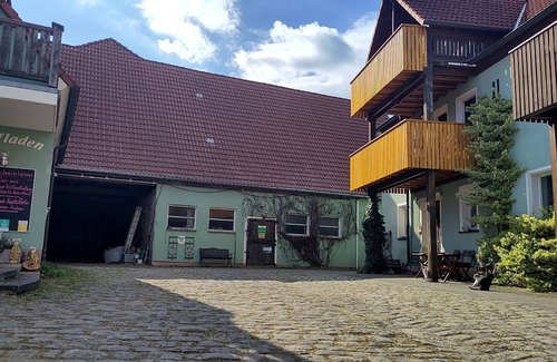 Gunzenhausen Apartment | Idyllic vacation apartment for up to 6 people (75 m²) with covered south-facing balcony