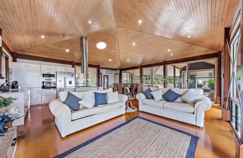 Mandalay House | Idyllic Whitsunday Holiday Home with amazing views