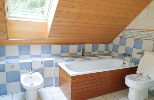 Illschwang House | Idyllische Ferienwohnung am Waldrand