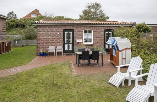 Langeoog House | Idyllisches Ferienhaus für bis zu 2 Personen an den Düne Unterhalb des Wassertur