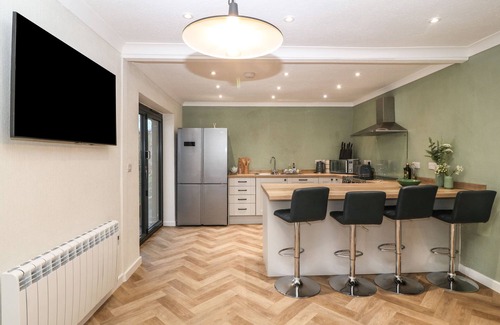 Pentraeth House | IECHYD DA, pet friendly, country holiday cottage in Benllech