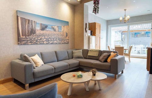 Ieper House | Ieper Retreat: Spacious 3-BR Home Near City Center