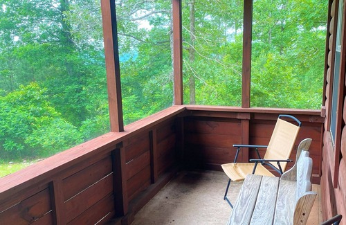 Mena Cabin | "If you're never at home and always alone, this Cabin is for you!" .Willie