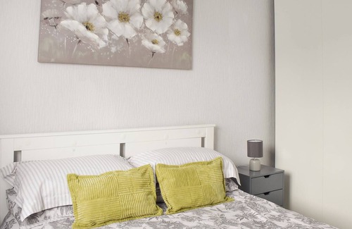 Kinmel Bay Cottage | If your looking for a seaside break, where better than this lovely, homely cottage.