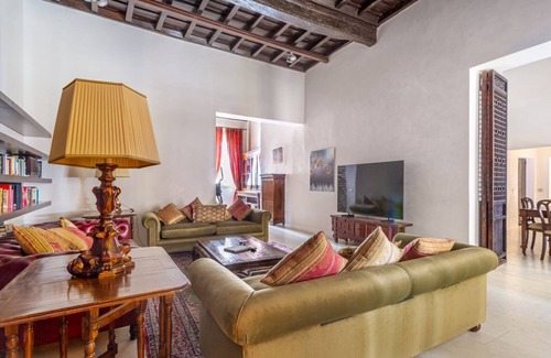 Rione VIII Sant'Eustachio Apartment | iFlat | Elegant & Luxurious 3-bedroom Apartment